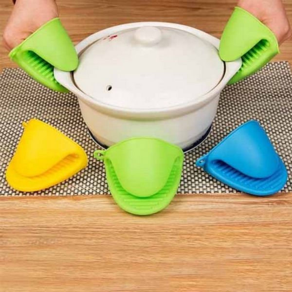 2 pcs Silicon pot holder - silicon oven mitts , heat resistant gloves , kitchen accessories anti slip baking mitts , silicon hot pot holders